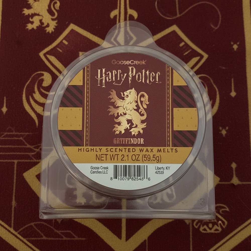 Goose Creek Harry Potter Gryffindor Highly Scented Wax Melts - Picture 2 of 5